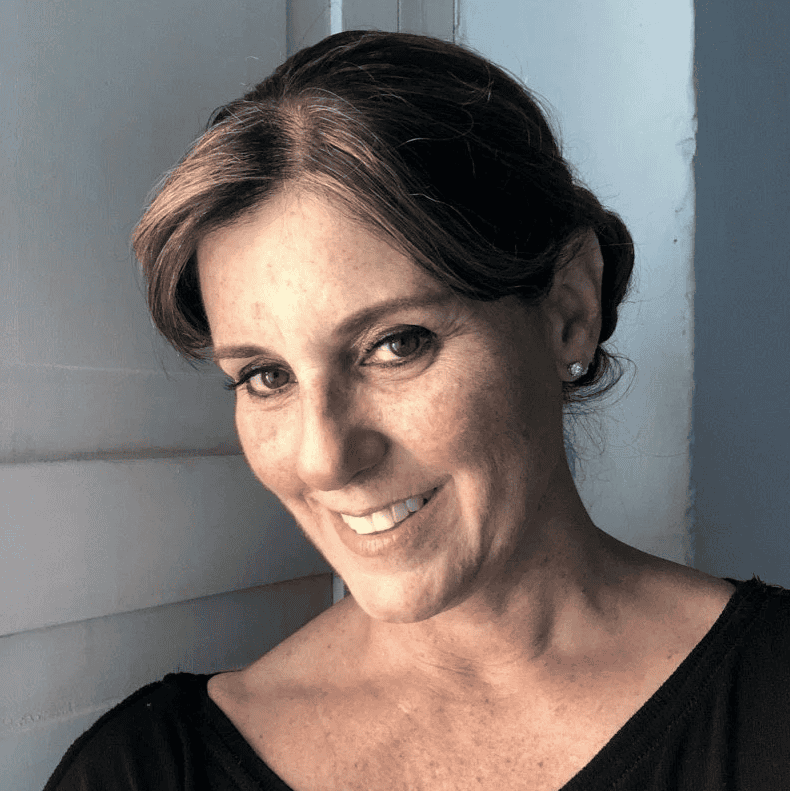 Alicia “Ali” Peschiera Headshot